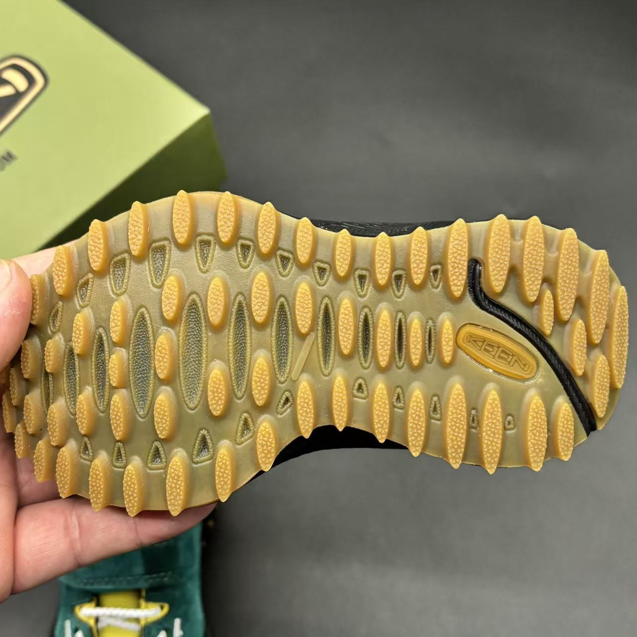 Children's shoes child